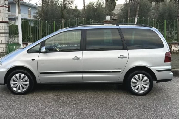 Cars for sale in Tirana, Volkswagen, 2008 gasoline-gas,Kambio Manual Payment 5,000  Euro.