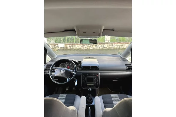 Cars for sale in Tirana, Volkswagen, 2008 gasoline-gas,Kambio Manual Payment 5,000  Euro.