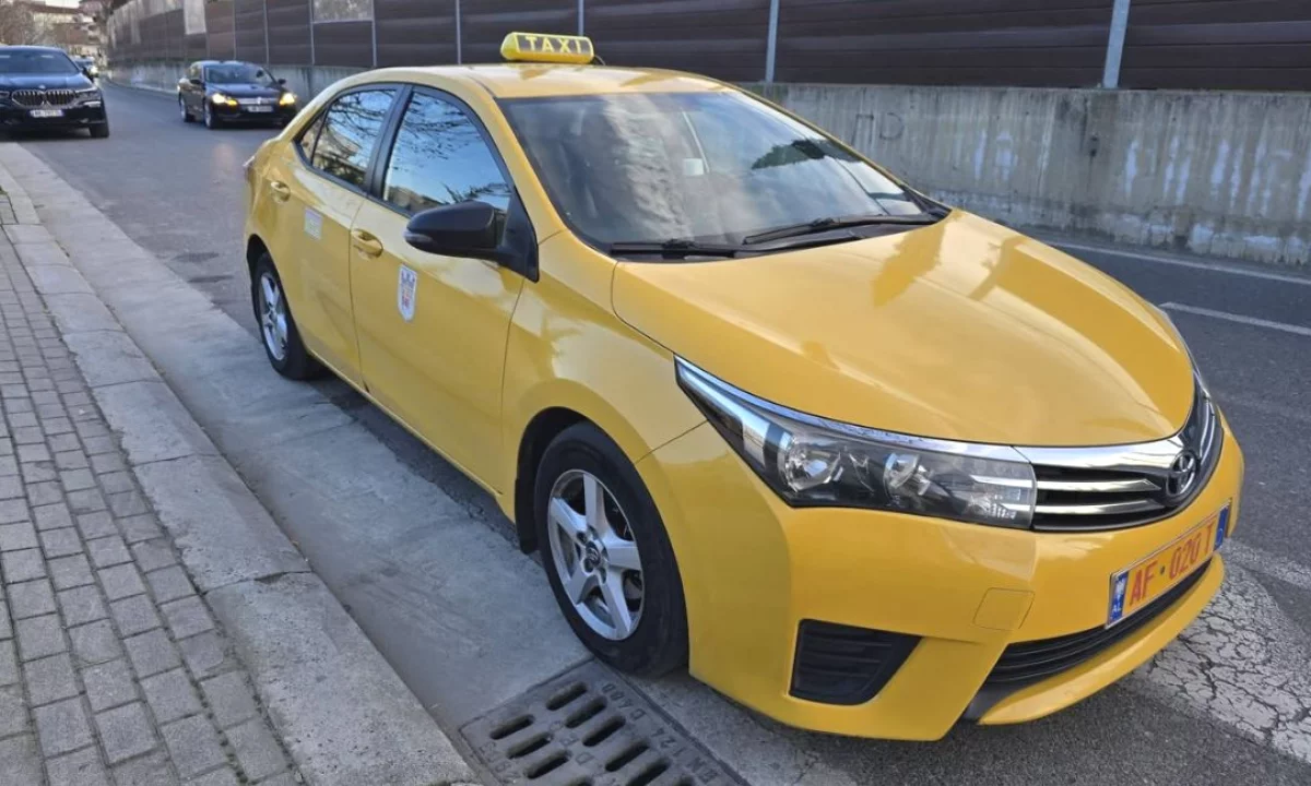 Cars for sale in Tirana, Toyota, 2015 Diesel,Kambio Manual Payment 6,500  Euro.