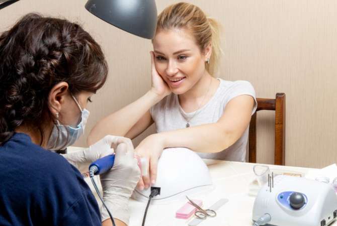 Njoftime Pune per Estetiste Thonjsh ne Tirane