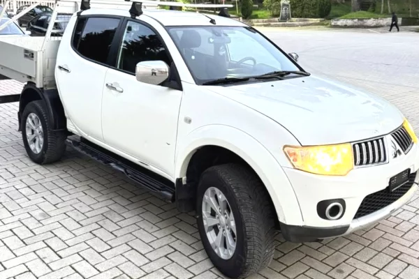 Cars for sale in Tirana, Mitsubishi, 2013 Diesel,Kambio Manual Payment 12,300  Euro.