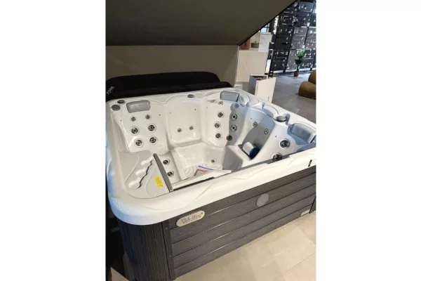 Different articles a Tirana - 6,200 Euro