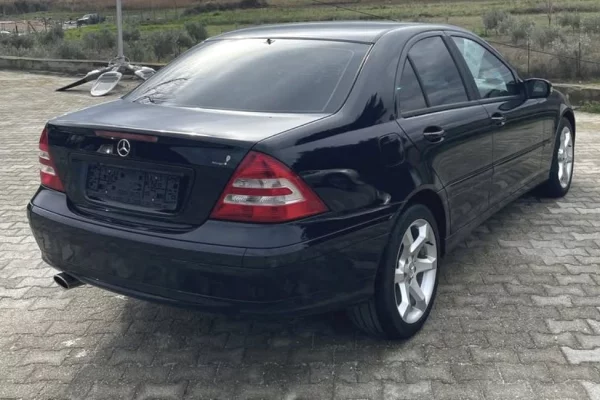 Cars for sale in Tirana, Mercedes-Benz, 2006 Diesel,Kambio Manual Payment 4,400  Euro.