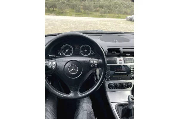 Cars for sale in Tirana, Mercedes-Benz, 2006 Diesel,Kambio Manual Payment 4,400  Euro.