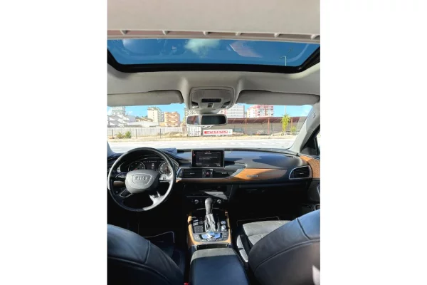 Makina ne shitje ne Tirane - 13,400 Euro