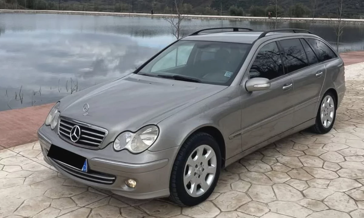 Makina ne shitje ne Tirane, Mercedes-Benz, 2005 Diesel,Kambio Automatik Pagesa 3,800  Euro.