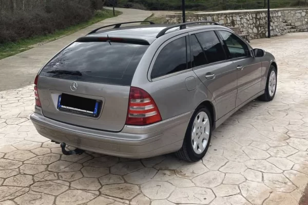 Makina ne shitje ne Tirane - 3,800 Euro