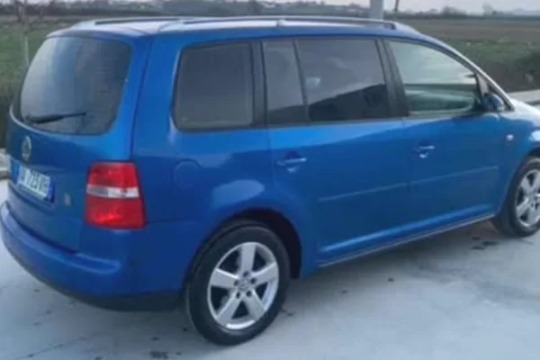 Makina ne shitje ne Tirane - 4,300 Euro