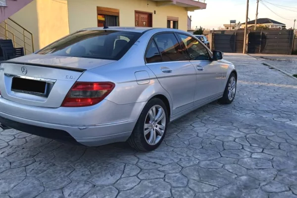 Makina ne shitje ne Durres - 5,700 Euro