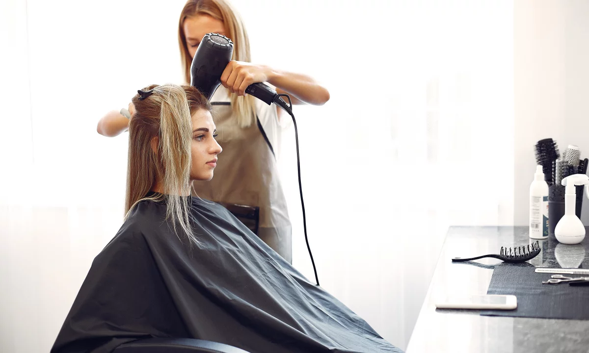 Njoftime Pune ne Tirane, Profesioni Ndihmëse Parukiere, Masazhatore , Me eksperience, Pagesa Me Marreveshje.