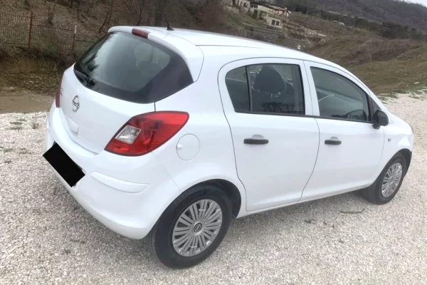 Makina ne shitje ne Tirane - 3,300 Euro