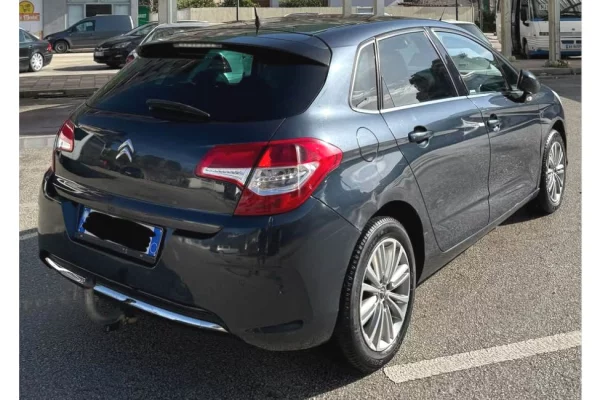 Makina ne shitje ne Fier - 4,800 Euro