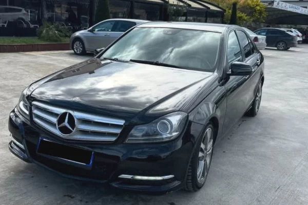 Makina ne shitje ne Tirane - 9,000 Euro