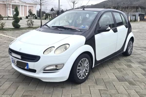 Makina ne shitje ne Lezhe - 2,000 Euro