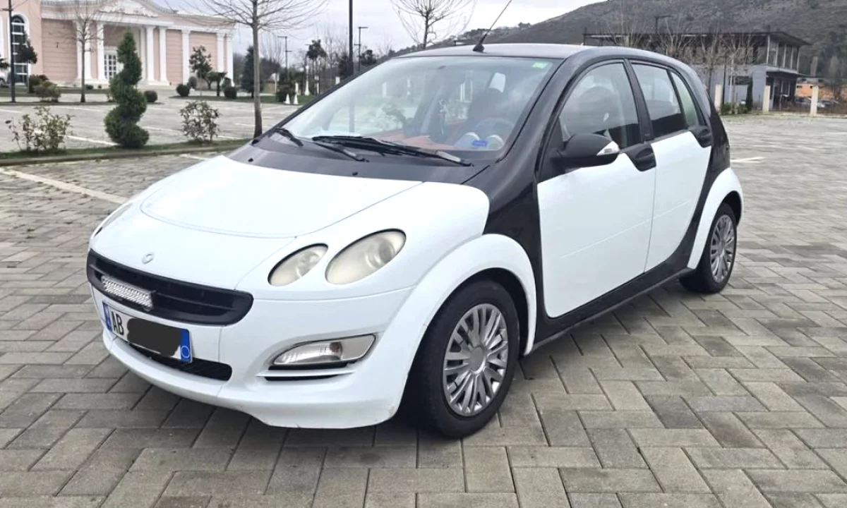 Makina ne shitje ne Lezhe, Smart, 2005 Benzine,Kambio Automatik Pagesa 2,000  Euro.
