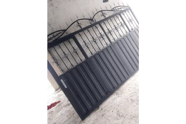 Different articles a Durazzo - 70,000 Leke