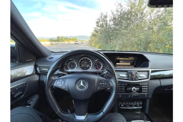 Makina ne shitje ne Tirane - 13,600 Euro