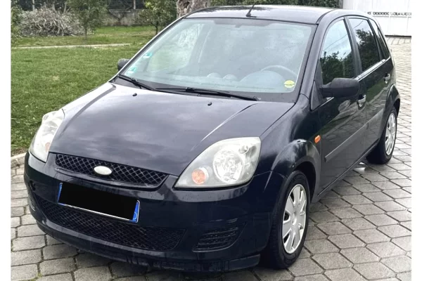 Makina ne shitje ne Tirane - 2,700 Euro