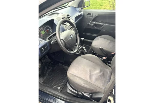 Makina ne shitje ne Tirane - 2,700 Euro