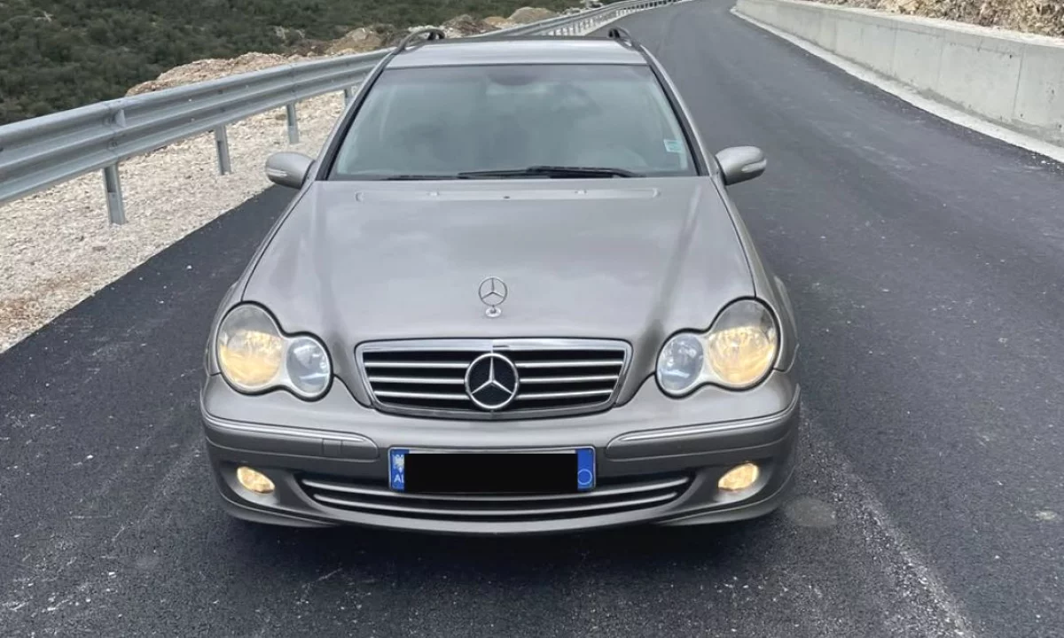 Makina ne shitje ne Tirane, Mercedes-Benz, 2005 Diesel,Kambio Automatik Pagesa 3,800  Euro.