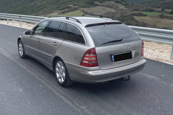 Makina ne shitje ne Tirane - 3,800 Euro