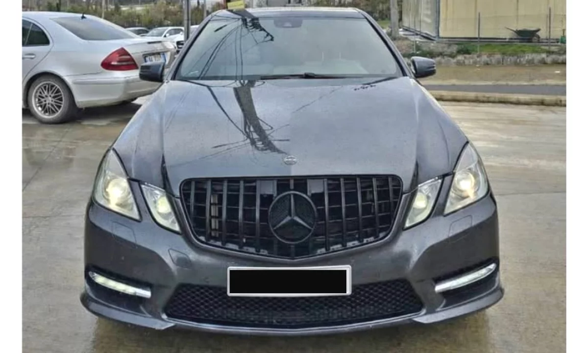 Makina ne shitje ne Tirane, Mercedes-Benz, 2012 Benzine,Kambio Automatik Pagesa 9,850  Euro.