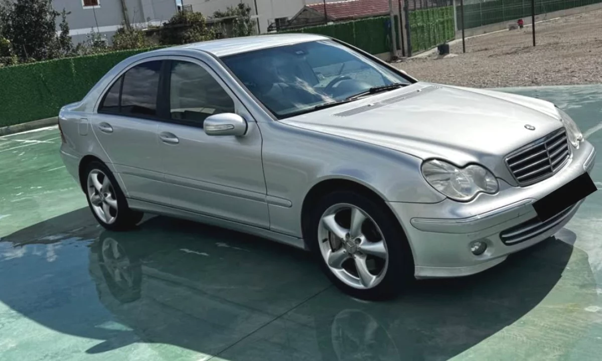 Makina ne shitje ne Tirane, Mercedes-Benz, 2006 Diesel,Kambio Manual Pagesa 3,700  Euro.