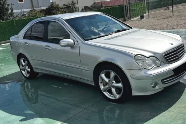 Makina ne shitje ne Tirane - 3,700 Euro