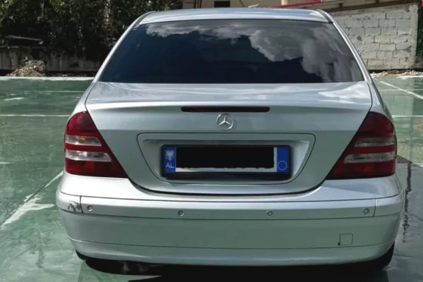 Makina ne shitje ne Tirane - 3,700 Euro