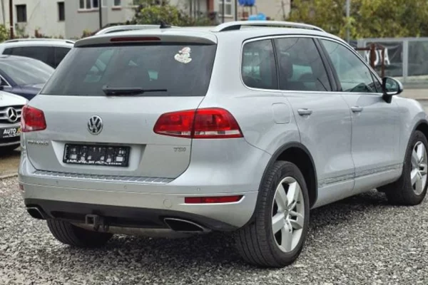 Makina ne shitje ne Tirane - 9,450 Euro