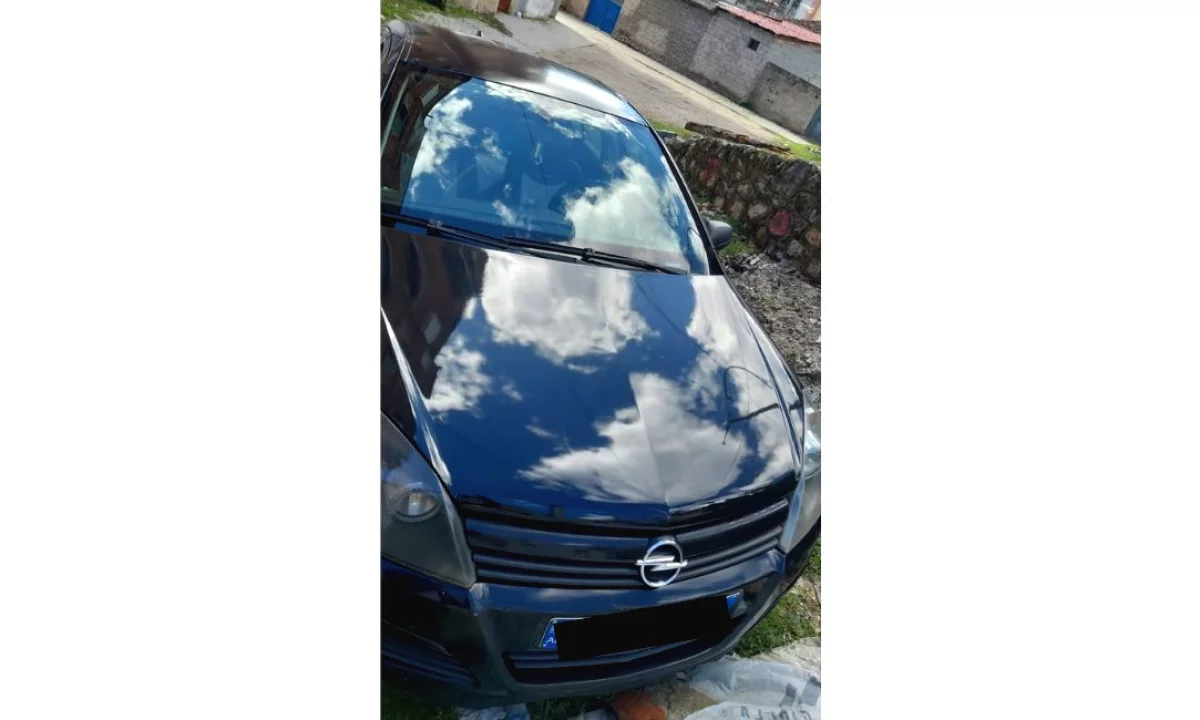 Makina ne shitje ne Pogradec, Opel, 2005 Diesel,Kambio Manual Pagesa 2,600  Euro.