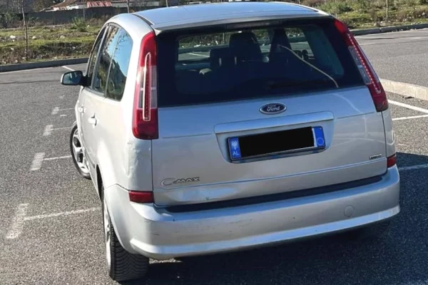 Makina ne shitje ne Tirane - 3,500 Euro