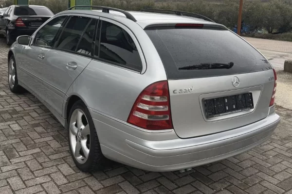 Makina ne shitje ne Tirane - 4,200 Euro