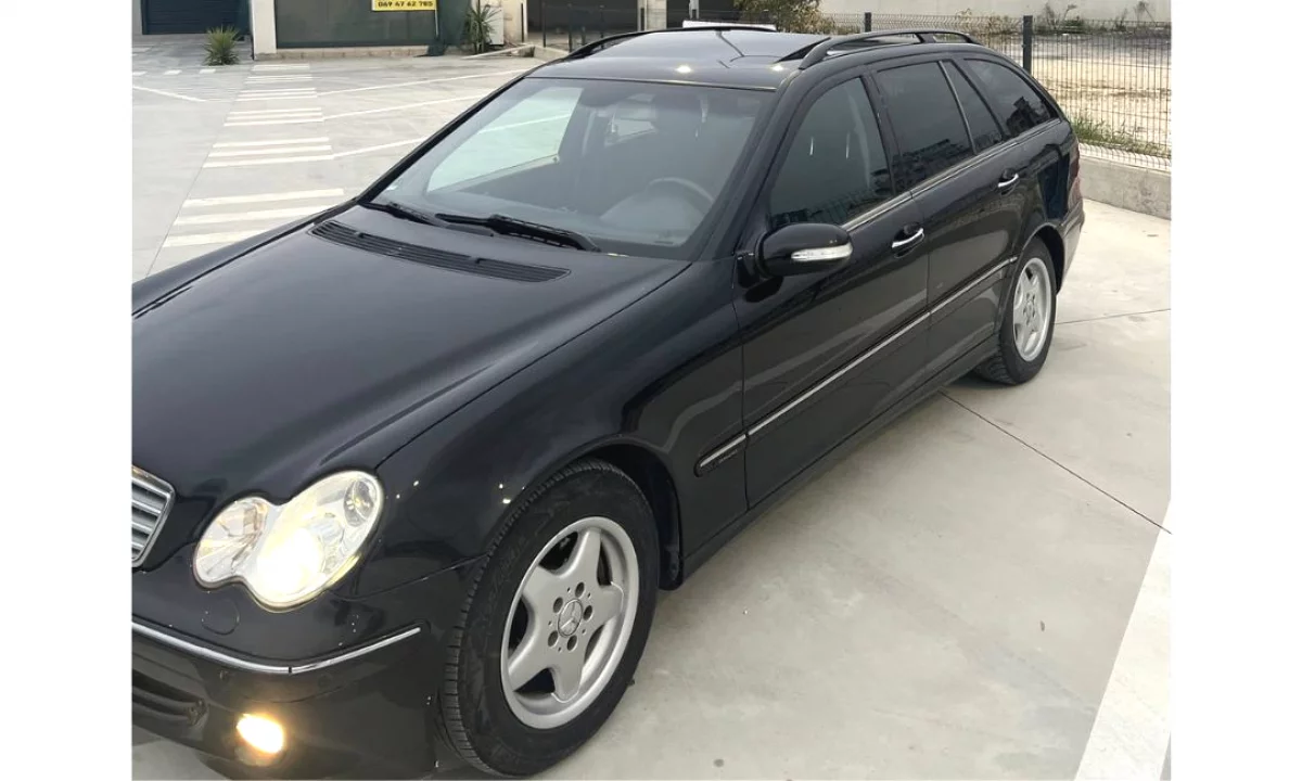 Makina ne shitje ne Fier, Mercedes-Benz, 2004 Diesel,Kambio Automatik Pagesa 4,200  Euro.