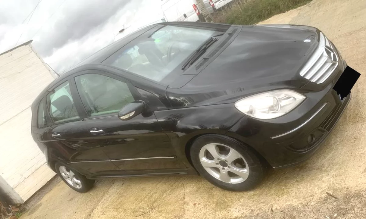 Makina ne shitje ne Tirane, Mercedes-Benz, 2007 Diesel,Kambio Automatik Pagesa 3,400  Euro.