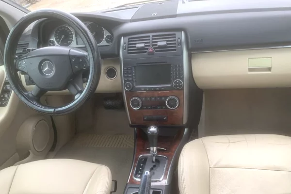 Makina ne shitje ne Tirane - 3,400 Euro