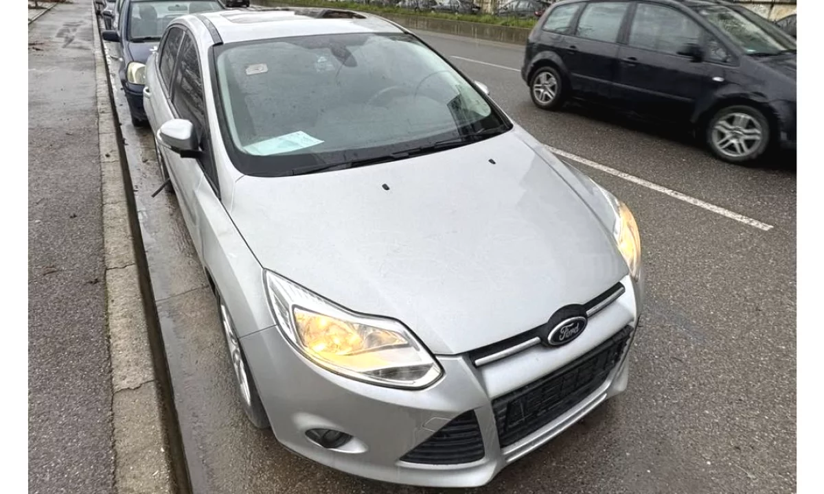 Makina ne shitje ne Tirane, Ford, 2013 Diesel,Kambio Automatik Pagesa 5,900  Euro.