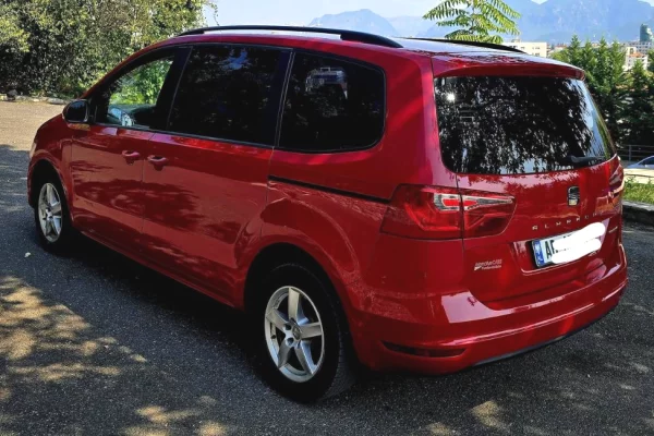 Makina ne shitje ne Tirane, Seat, 2012 Benzine,Kambio Manual Pagesa 5,500  Euro.