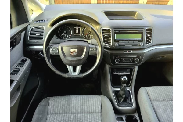 Makina ne shitje ne Tirane, Seat, 2012 Benzine,Kambio Manual Pagesa 5,500  Euro.