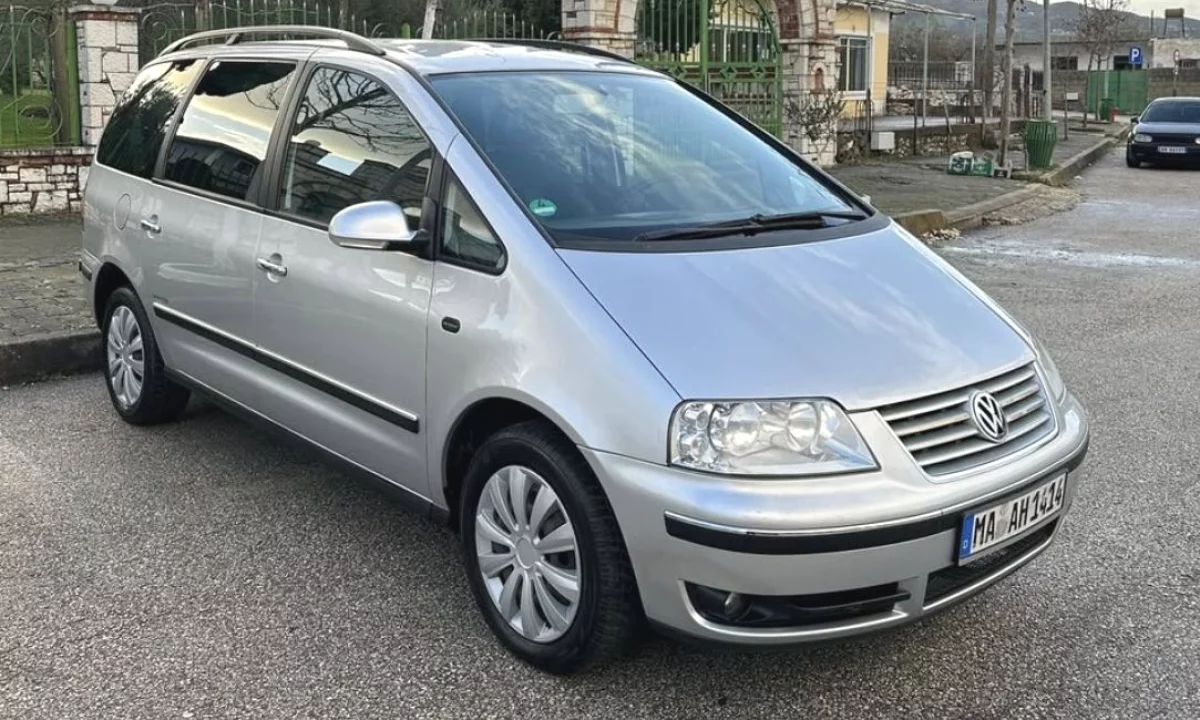 Makina ne shitje ne Tirane, Volkswagen, 2009 gasoline-gas,Kambio Manual Pagesa 5,000  Euro.