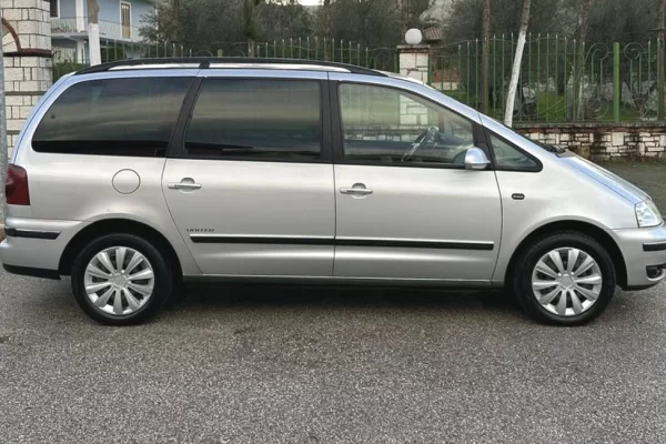 Makina ne shitje ne Tirane - 5,000 Euro