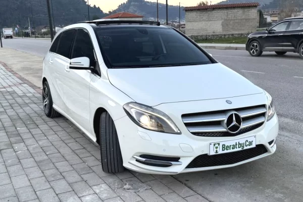 Makina ne shitje ne Tirane - 7,800 Euro