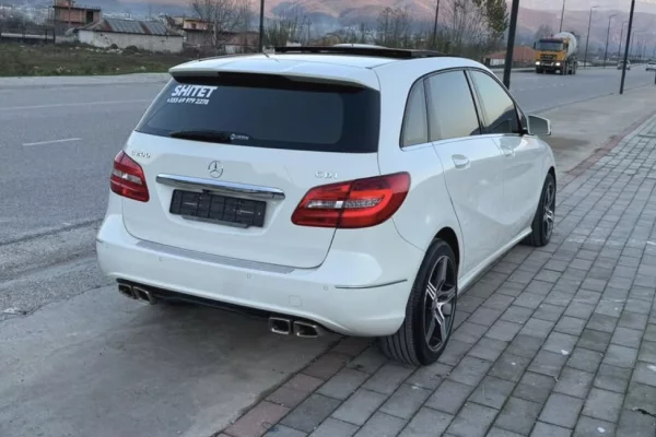 Makina ne shitje ne Tirane - 7,800 Euro