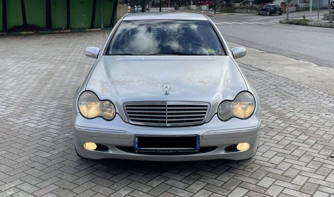 Makina ne shitje ne Tirane, Mercedes-Benz, 2001 Diesel,Kambio Manual Pagesa 2,500  Euro.