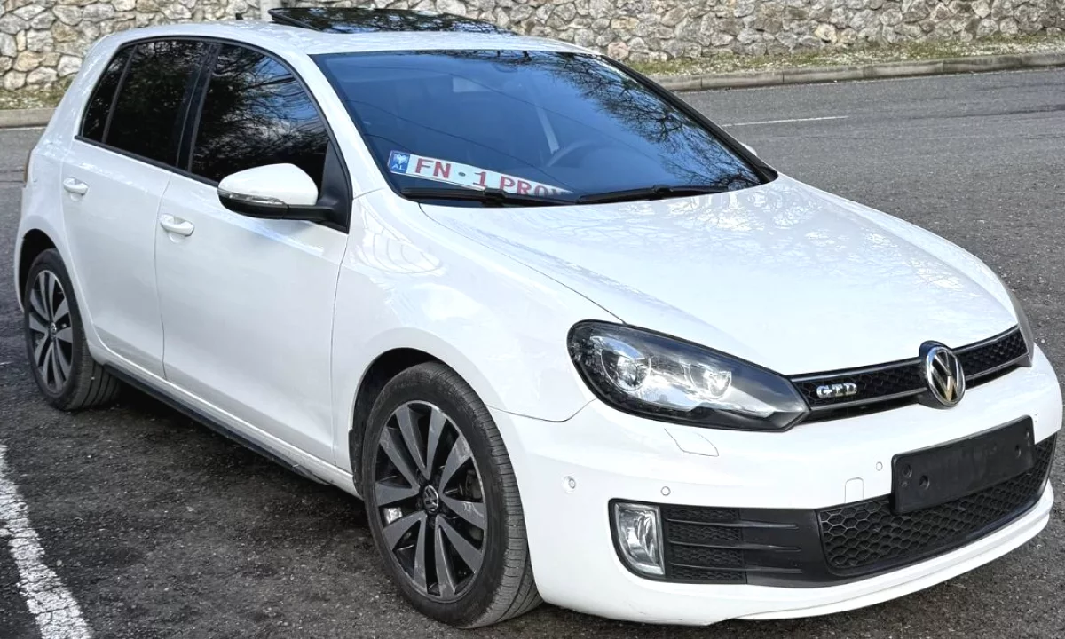 Makina ne shitje ne Tirane, Volkswagen, 2013 Diesel,Kambio Automatik Pagesa 8,300  Euro.