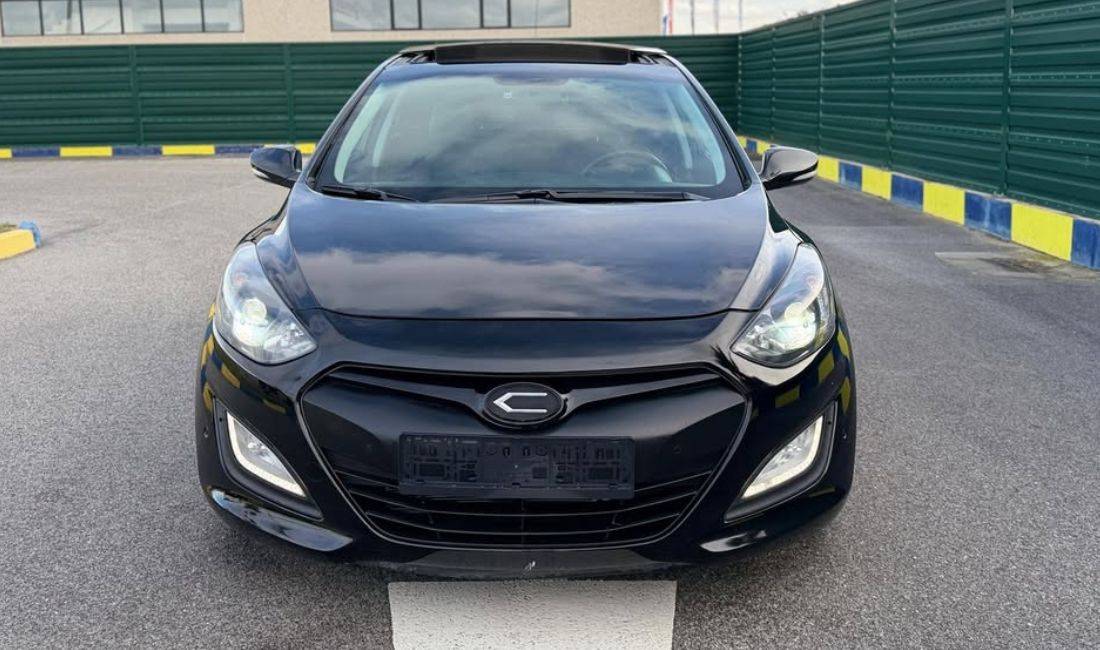 Makina ne shitje ne Tirane, Hyundai, 2012 Diesel,Kambio Automatik Pagesa 7,300  Euro.