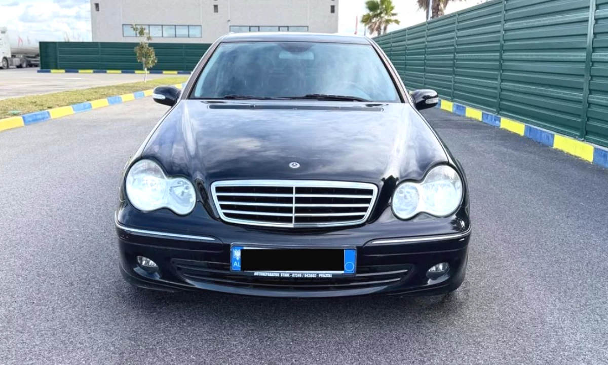 Makina ne shitje ne Tirane, Mercedes-Benz, 2006 gasoline-gas,Kambio Automatik Pagesa 5,400  Euro.