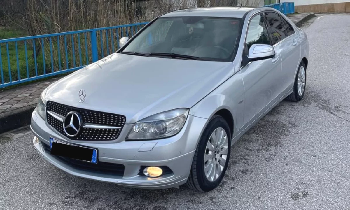 Makina ne shitje ne Fier, Mercedes-Benz, 2008 Diesel,Kambio Automatik Pagesa 6,500  Euro.