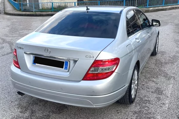 Makina ne shitje ne Fier - 6,500 Euro