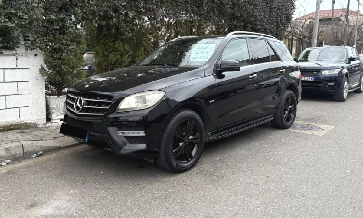 Makina ne shitje ne Tirane, Mercedes-Benz, 2012 Diesel,Kambio Automatik Pagesa 12,500  Euro.